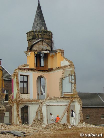 Rittergut Leuffen, Otzenrath: Abriss wegen Braunkohletagebau