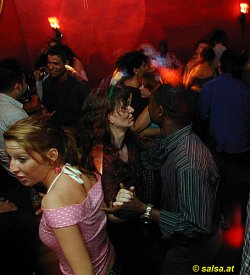 Bremen: Salsa in der Beluga-Bar, Auf den Höfen