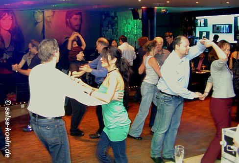 Salsa in Köln: MP 34 im Mediapark