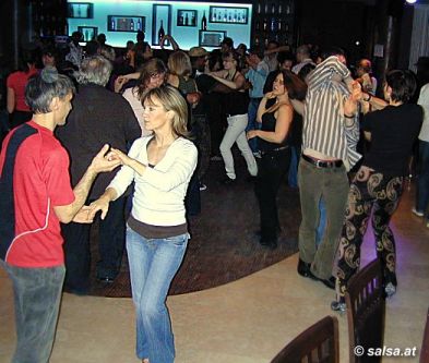 Salsa in Köln: MP 34 im Mediapark