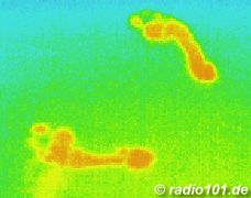 Infrarotaufnahme / Wrmebild / Thermografische Aufnahme: Fussabdrücke sind noch ein paar Minuten zu sehen !